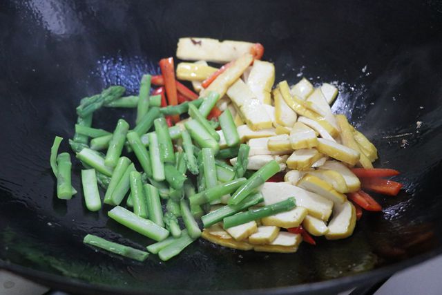 Asparagus and Turmeric Tofu recipe