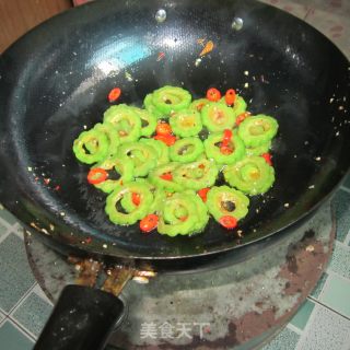 Spicy Stir-fried Bitter Gourd Roll recipe