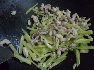 Stir-fried Pork with Lettuce recipe