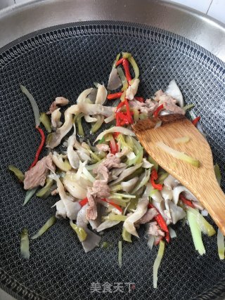 Stir-fried Mustard with Shredded Pork and Oyster Mushroom recipe