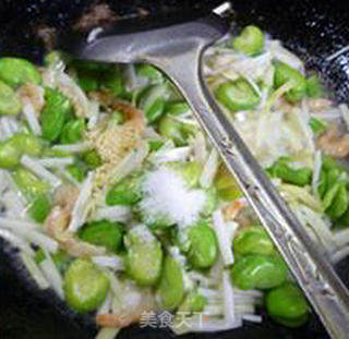 Stir-fried Broad Beans with Leek Sprouts recipe