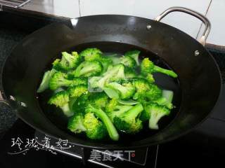 Stir-fried Broccoli with Garlic recipe