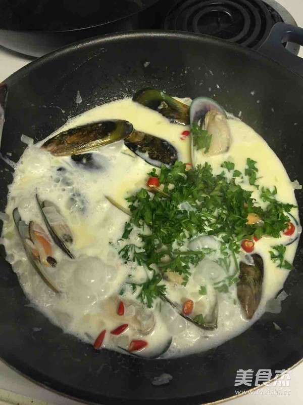 French Creamy Mussels recipe