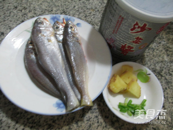 Small Yellow Croaker with Shacha Sauce recipe