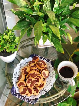 Crispy and Delicious-two-color Cookies recipe