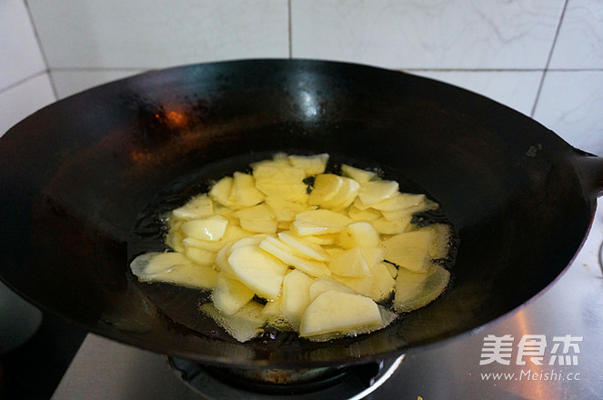 Stir-fried Potato Chips with Pork Belly recipe