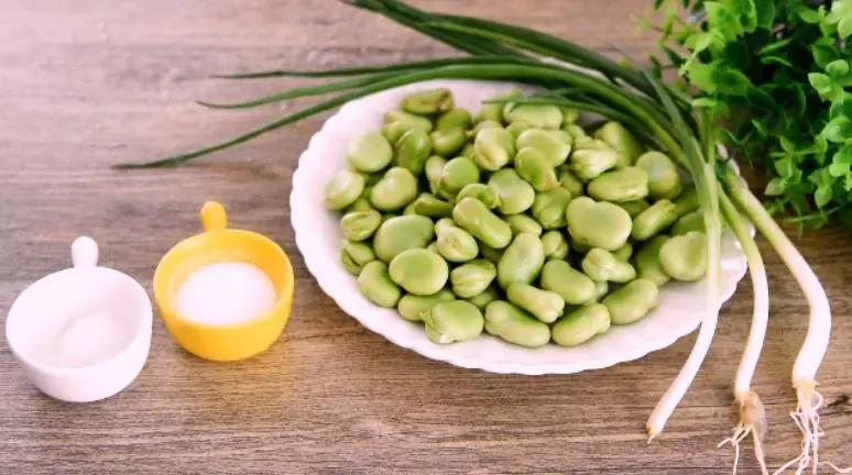 Broad Beans with Scallion Oil recipe