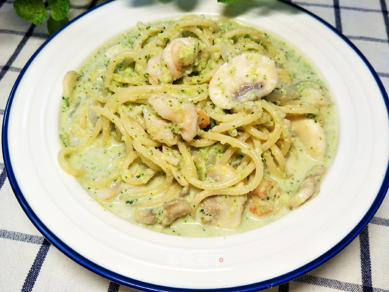 Spaghetti with Shrimp and Broccoli