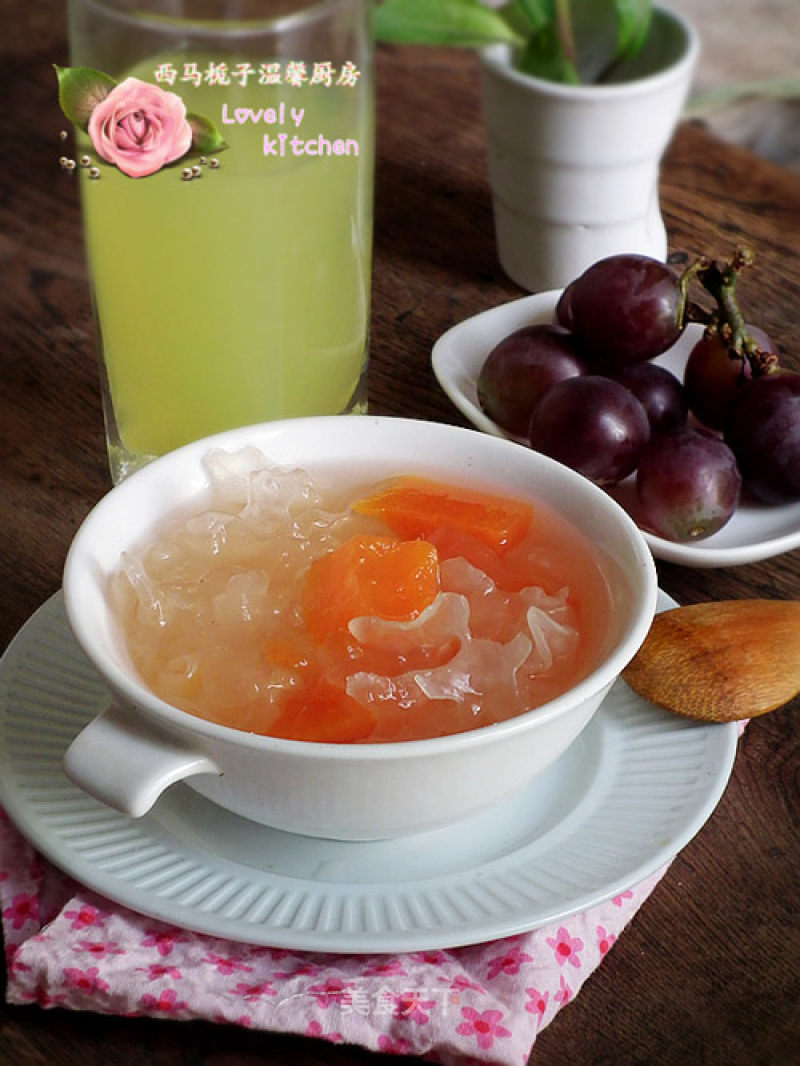 Papaya and White Fungus Soup with Nourishing Lungs and Beauty recipe