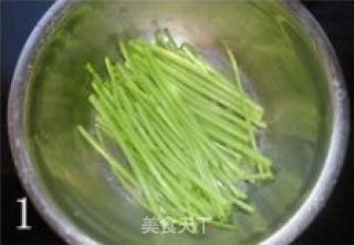 Chicken Shreds with Chrysanthemum Stalks recipe