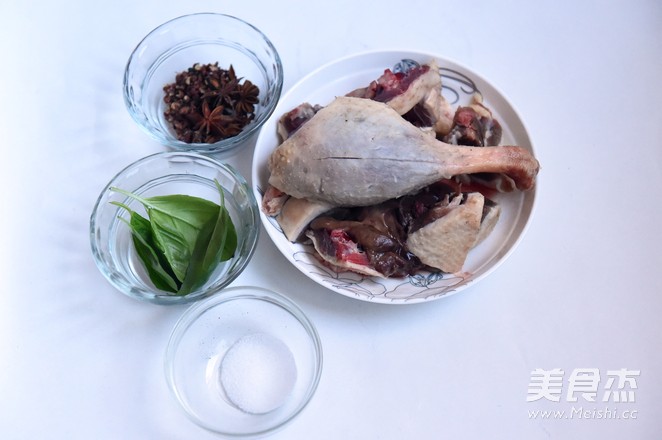 Stewed Goose with Clear Broth and Basil recipe