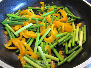 Stir-fried Shredded Chicken with Garlic Moss recipe