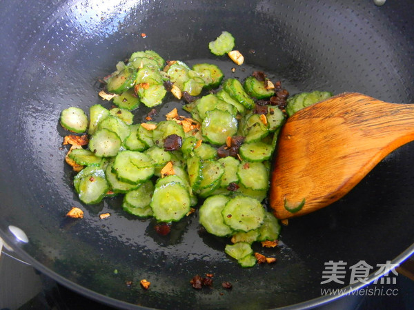 Crispy Cucumber with Sauce recipe