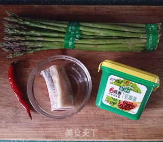 Stir-fried Bacon with Asparagus in Bean Sauce recipe