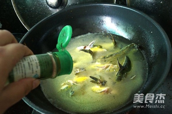 Yellow Bone Fish Loofah Soup recipe
