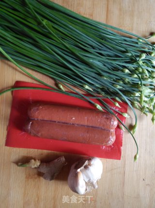 Stir-fried Beef Sausage with Chinese Chives recipe