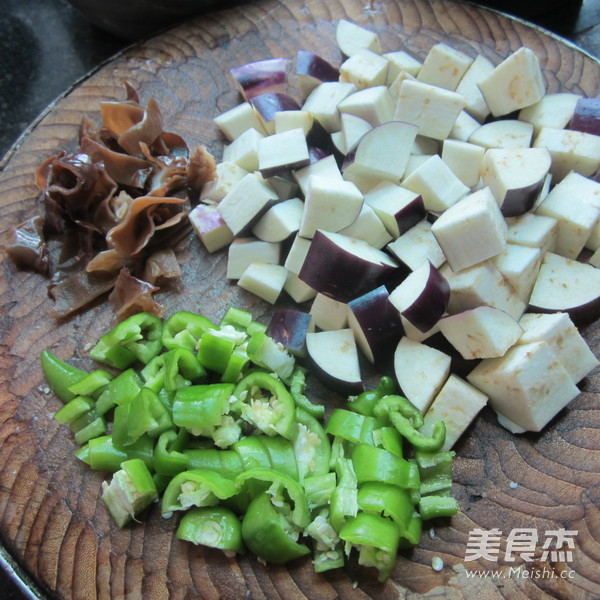 Fried Eggplant with Green Pepper and Fungus recipe