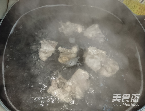 Pork Ribs Soup with White Carrot and Oyster Sauce recipe