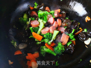 Stir-fried Beef Sausage with Broccoli recipe