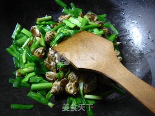 Stir-fried Snails with Chives recipe