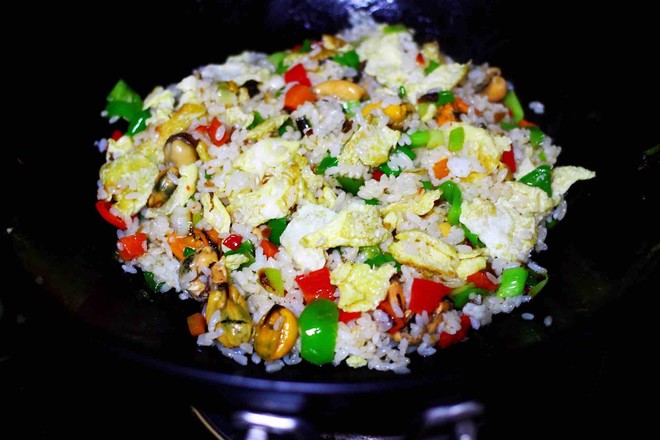 Assorted Egg Fried Rice with Haihong Garlic recipe
