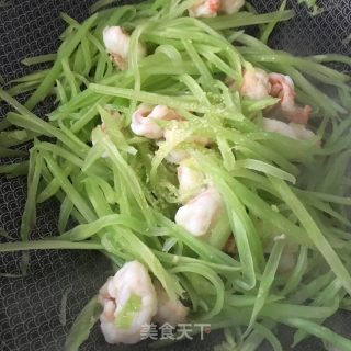 Stir-fried Shredded Lettuce with Fresh Shrimp recipe
