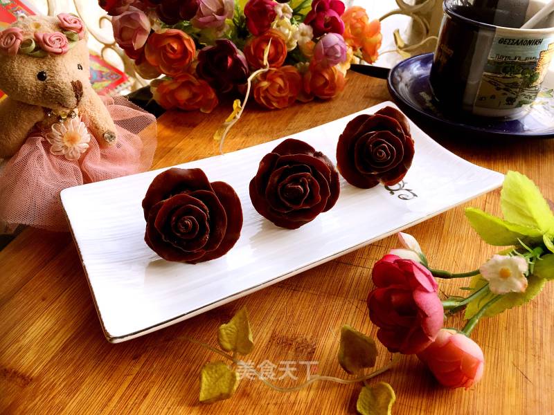 Valentine's Day Gift: Chocolate Strawberry Rose