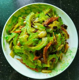 Stir-fried Bitter Gourd with Dace in Black Bean Sauce recipe