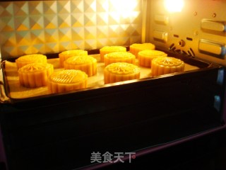 Cantonese-style Lotus Paste and Egg Yolk Mooncakes recipe