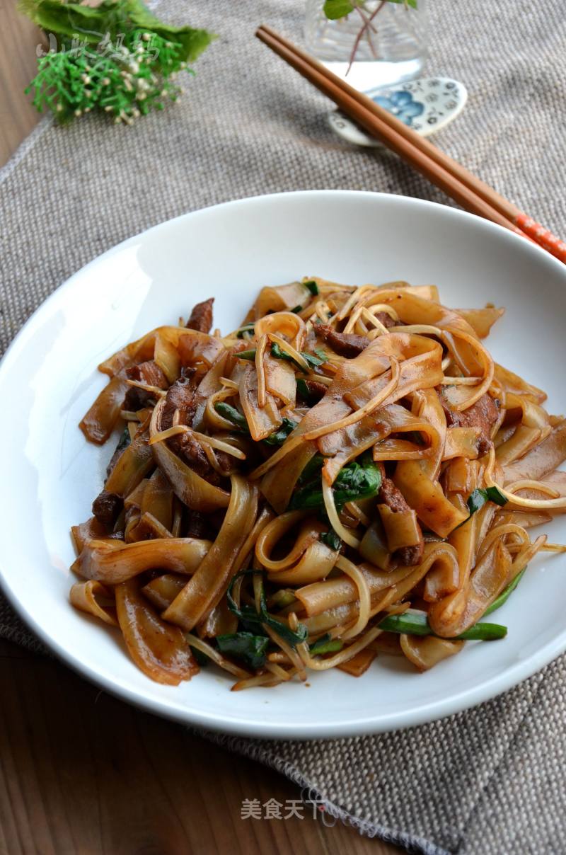 Stir-fried Hor Fun with Leek