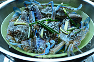 Steamed Crab with Green Onion and Ginger recipe