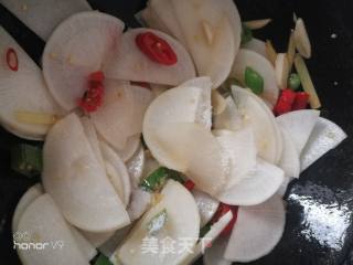 Stir-fried White Radish with Cured Pork Belly recipe