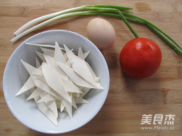 Tomato Egg Noodle Soup recipe