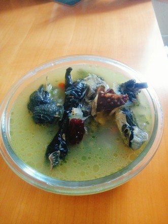 Stewed Black-bone Chicken Soup with Red Dates and Sea Cucumber recipe