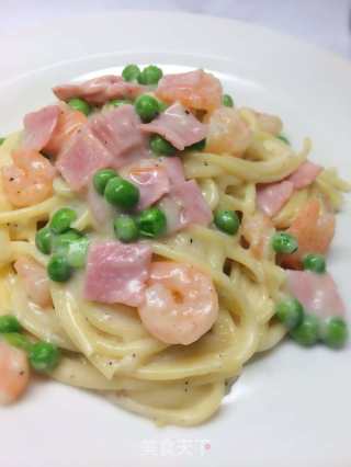 Spaghetti with Ham and Shrimp in Creamy White Sauce recipe