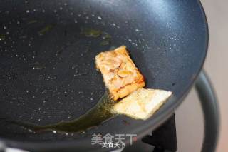 [fried Salmon with Sauce and Vegetables] recipe