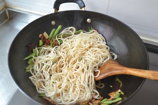 [fried Noodles with Beans and Pork Shreds] recipe