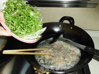 A Feast of Spring-whitebait Simmering Bitter Chrysanthemum recipe