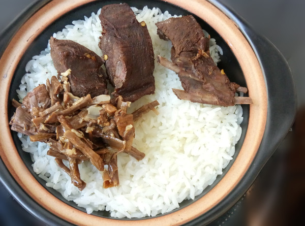 Claypot Rice with Chamois Pork and Bamboo Shoots recipe