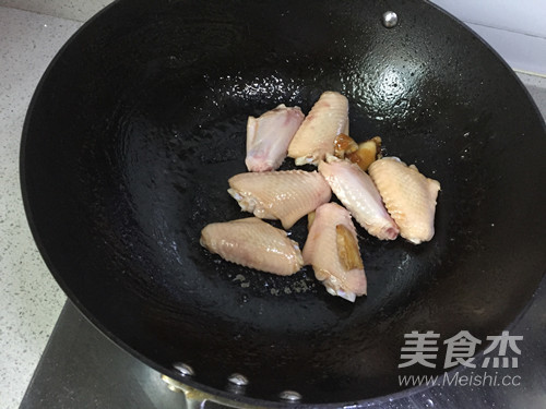 Braised Chicken Wings with Chestnuts recipe