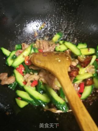 Stir-fried Cucumber with Lean Pork with Chili recipe