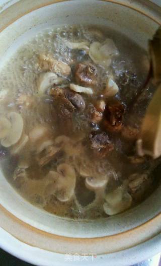 Stewed Chicken with Straw Mushrooms recipe