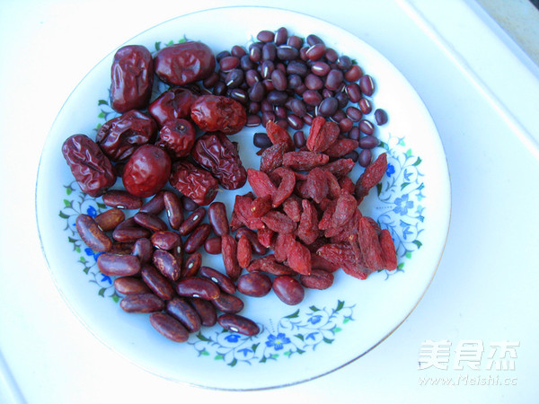 Chinese Wolfberry and Jujube Bean Soup recipe