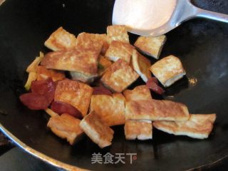 Stir-fried Pressed Tofu with Green Garlic Sausage recipe