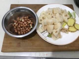 Lotus Root Stewed Bone Soup recipe