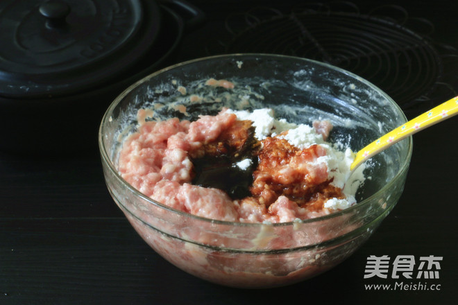 Slow-cooked Meatballs and Tofu Deep in One Pot Stew recipe