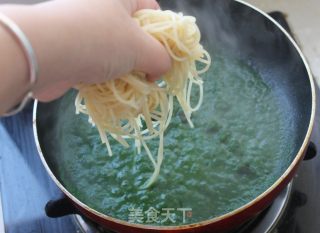 Food in Spring---【black Garlic Spinach Pasta】 recipe