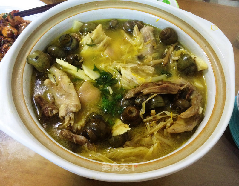 Snails, Pig's Feet and Duck Feet in Clay Pot recipe