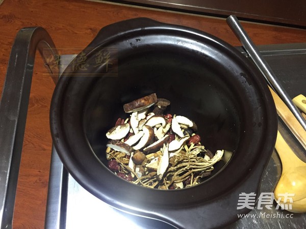 Claypot Ginseng Date Black Chicken Soup recipe