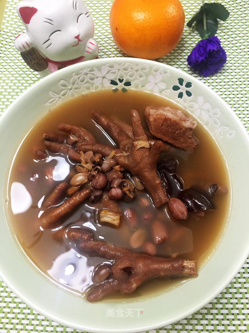 Black-eyed Peanut Chicken Feet in Clay Pot recipe